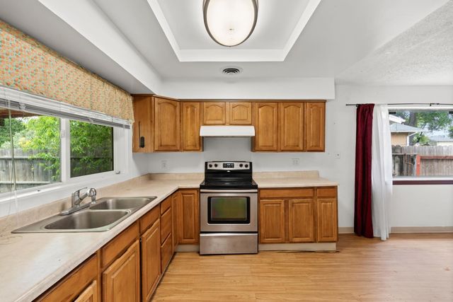 6329 Maywood Ln, Stockton, CA 95207