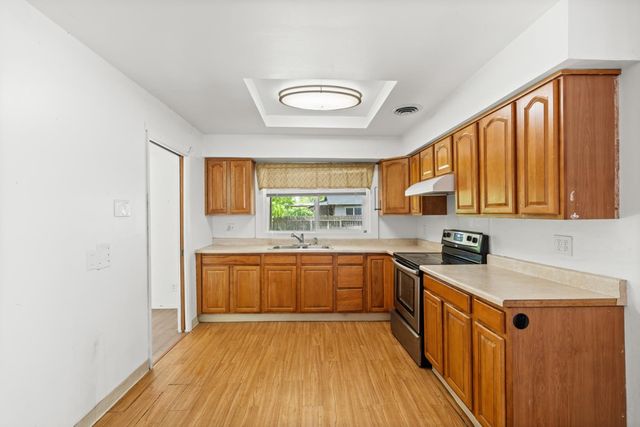 6329 Maywood Ln, Stockton, CA 95207