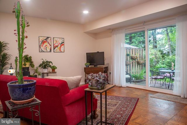 7812 LAKECREST DR, Greenbelt, MD 20770