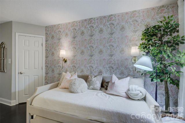 2506 Cranbrook Lane, Charlotte, NC 28207