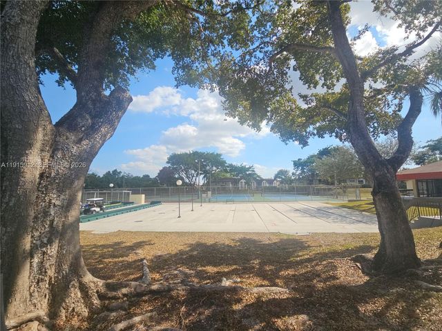 3190 Holiday Springs Blvd 4-111, Margate, FL 33063