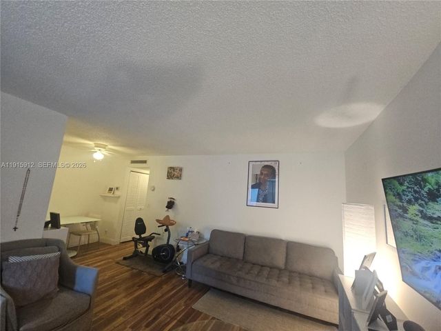 3190 Holiday Springs Blvd 4-111, Margate, FL 33063