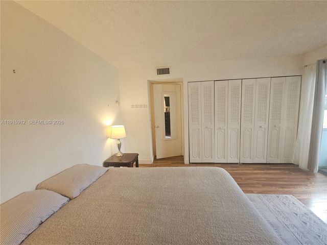 3190 Holiday Springs Blvd 4-111, Margate, FL 33063