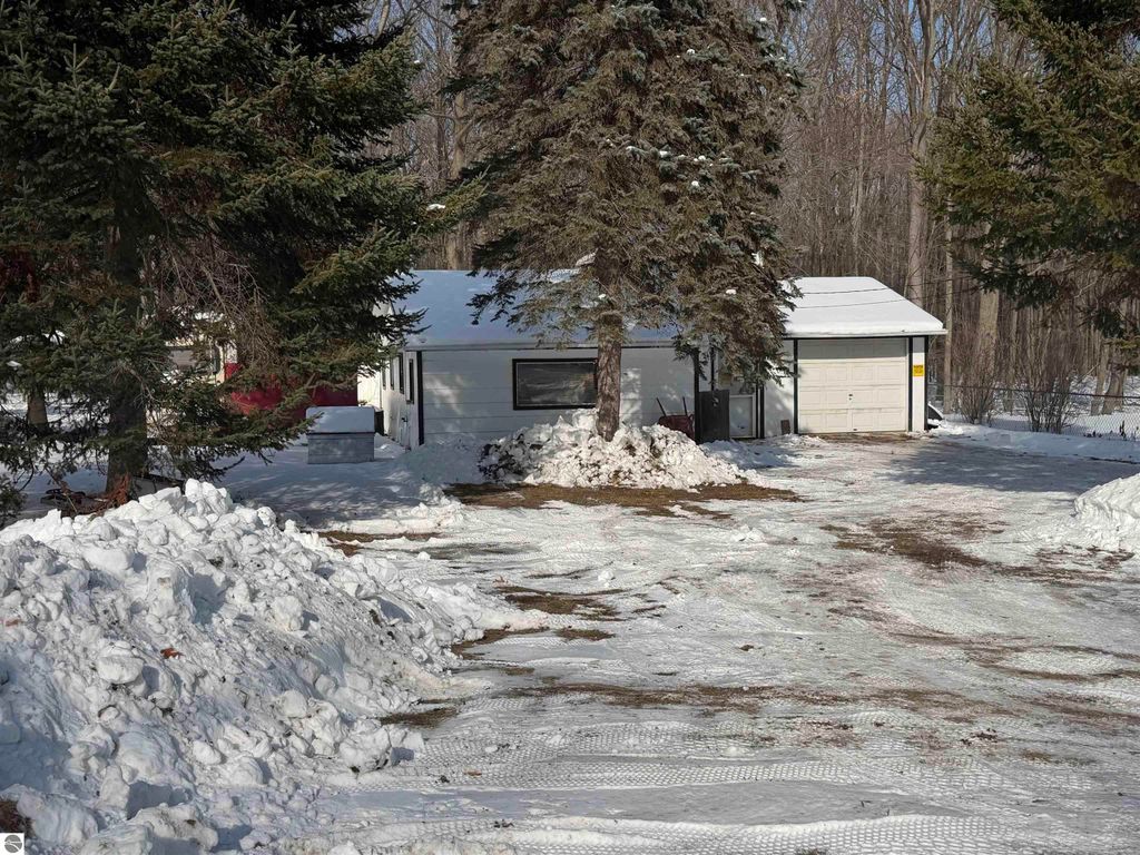5644 Loranger Drive, Lake, MI 48632