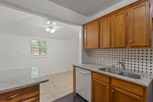 1310 Michigan Avenue, Dallas, TX 75216