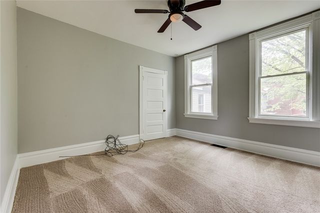 213 W Burgess St, Perry Hilltop, PA 15214