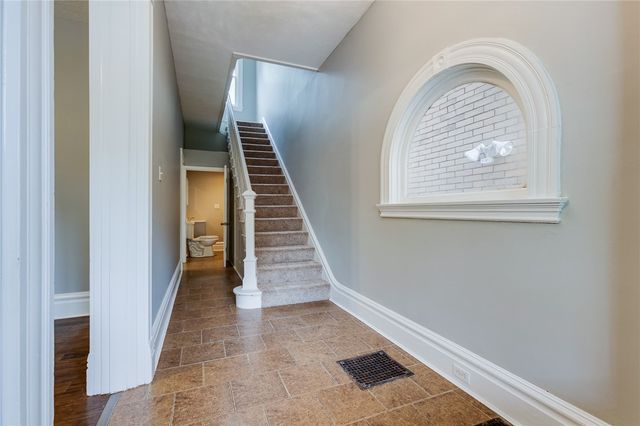 213 W Burgess St, Perry Hilltop, PA 15214
