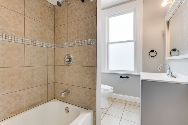 213 W Burgess St, Perry Hilltop, PA 15214