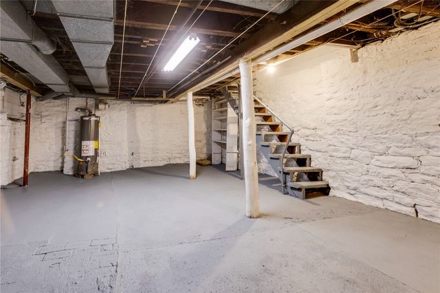 213 W Burgess St, Perry Hilltop, PA 15214