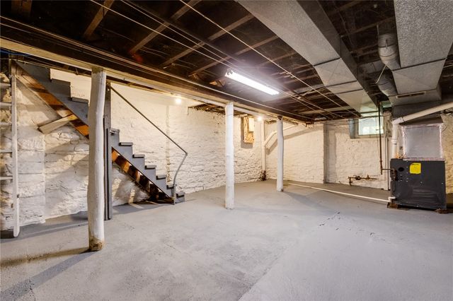 213 W Burgess St, Perry Hilltop, PA 15214