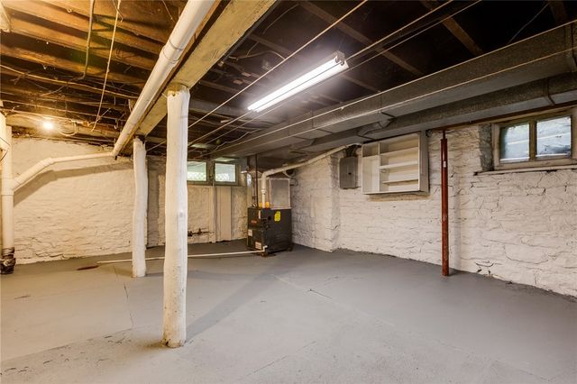 213 W Burgess St, Perry Hilltop, PA 15214