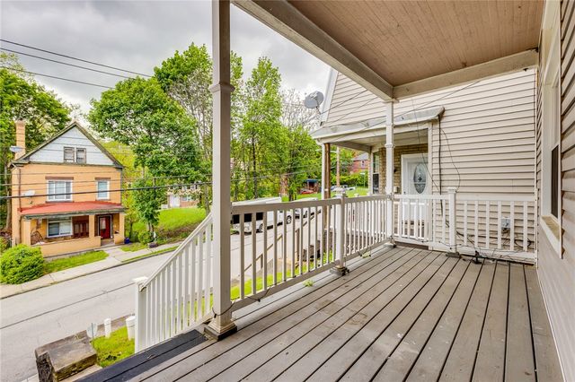 213 W Burgess St, Perry Hilltop, PA 15214