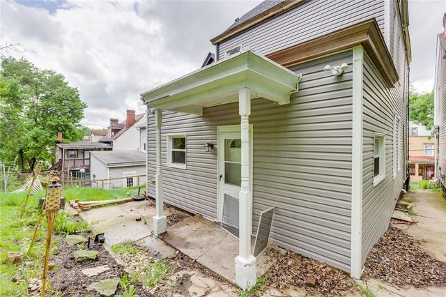213 W Burgess St, Perry Hilltop, PA 15214
