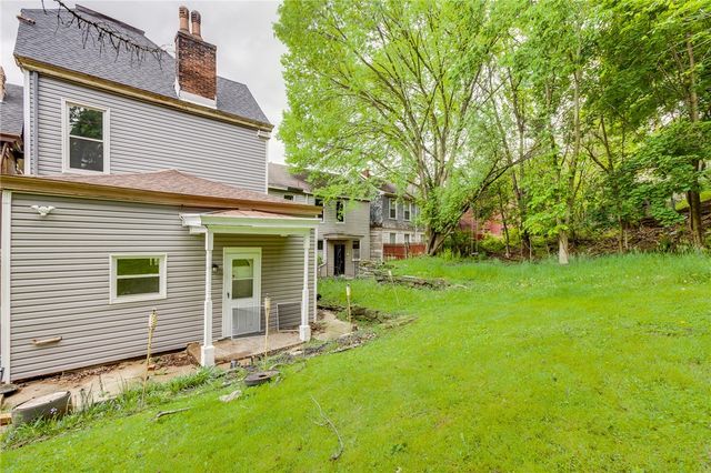 213 W Burgess St, Perry Hilltop, PA 15214