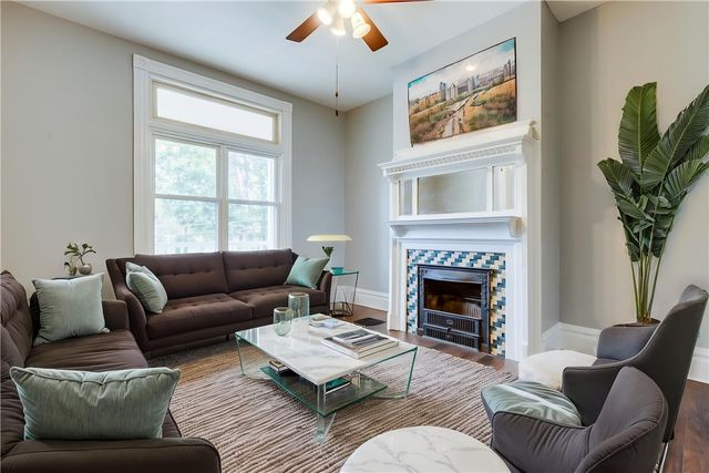 213 W Burgess St, Perry Hilltop, PA 15214
