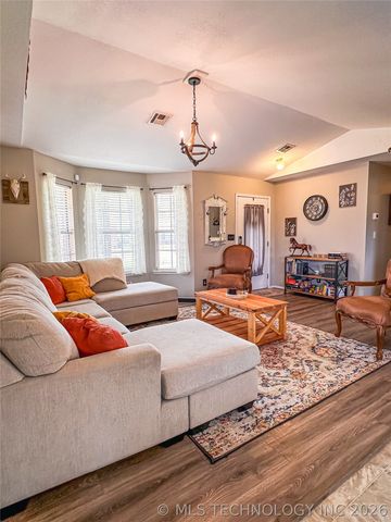 4005 Chaucer Street, Muskogee, OK 74403