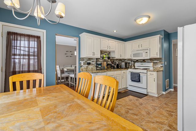 2010 Primrose Drive, Plainfield, IL 60586