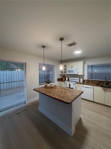 1246 NW 125th Ter 1246, Sunrise, FL 33323