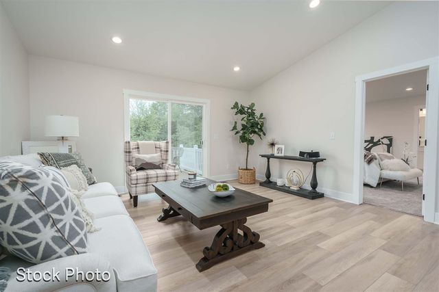 1593 N Village Circle, Kalamazoo, MI 49009
