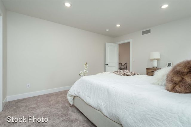 1593 N Village Circle, Kalamazoo, MI 49009