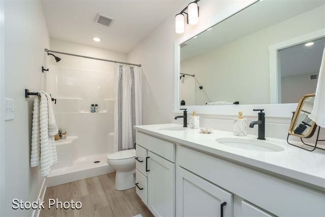 1593 N Village Circle, Kalamazoo, MI 49009