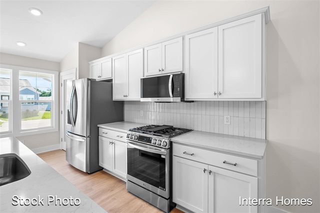 1593 N Village Circle, Kalamazoo, MI 49009