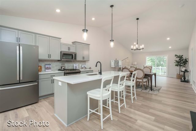 1593 N Village Circle, Kalamazoo, MI 49009