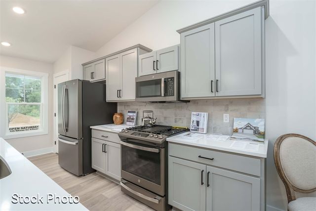 1593 N Village Circle, Kalamazoo, MI 49009