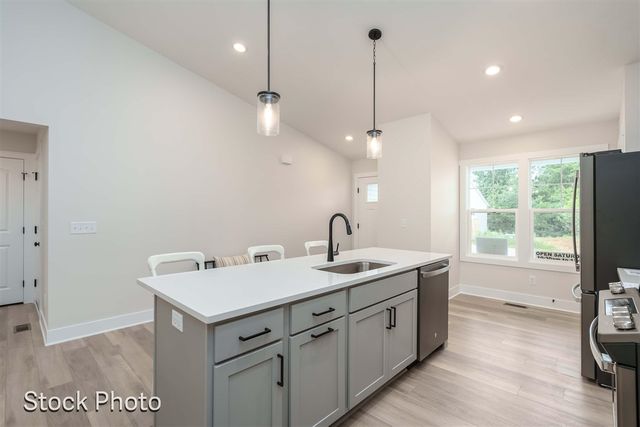 1593 N Village Circle, Kalamazoo, MI 49009