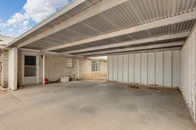 300 Willowood Dr, Midland, TX 79703