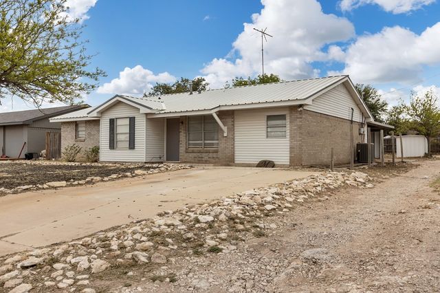 300 Willowood Dr, Midland, TX 79703