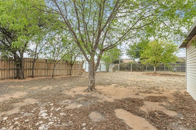 300 Willowood Dr, Midland, TX 79703