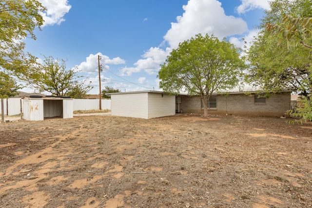 300 Willowood Dr, Midland, TX 79703