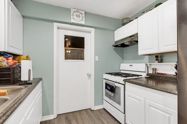 300 Willowood Dr, Midland, TX 79703