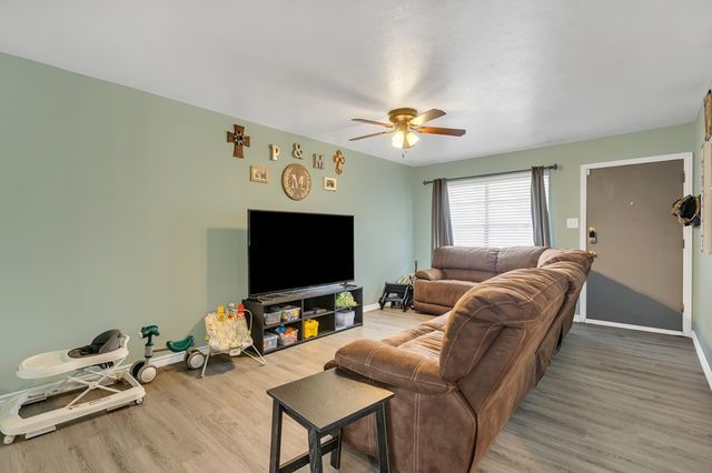 300 Willowood Dr, Midland, TX 79703