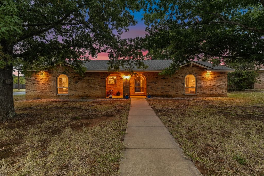 1201 Randy, Graham, TX 76450