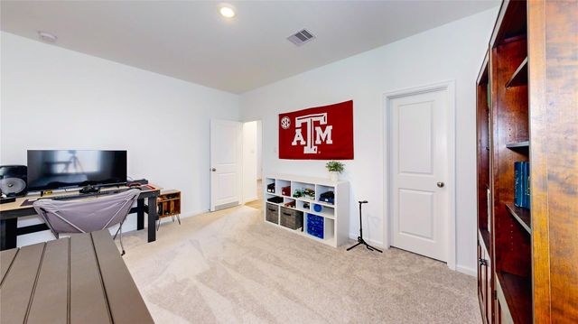 711 Hooks Trail Lane, League City, TX 77573