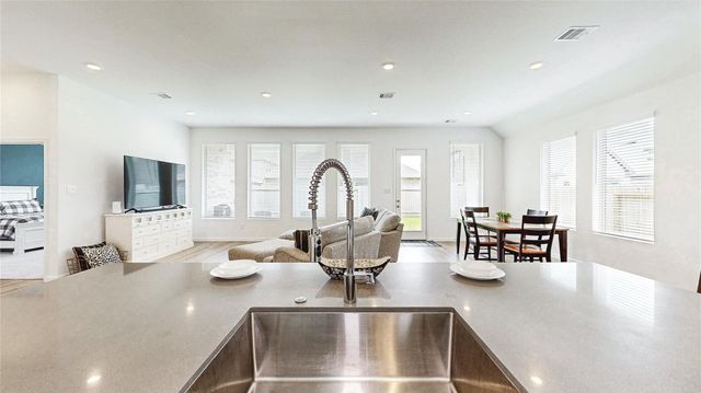 711 Hooks Trail Lane, League City, TX 77573