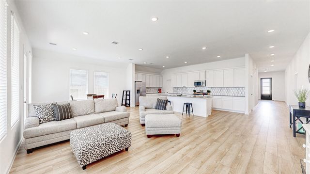 711 Hooks Trail Lane, League City, TX 77573