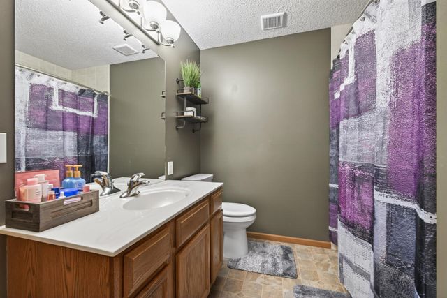 5135 Farnham Drive N, Hugo, MN 55038
