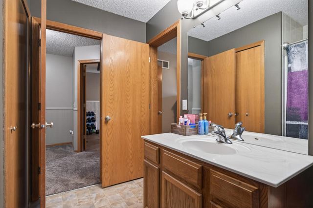 5135 Farnham Drive N, Hugo, MN 55038