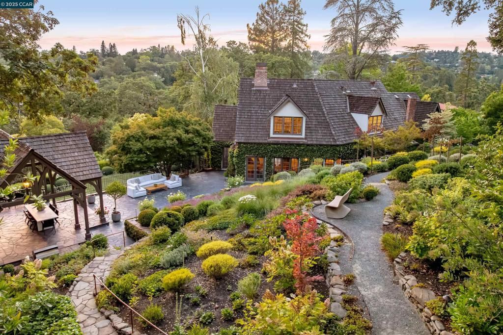 Image 37 of property listing at 9 El Sueno, Orinda, CA 94563
