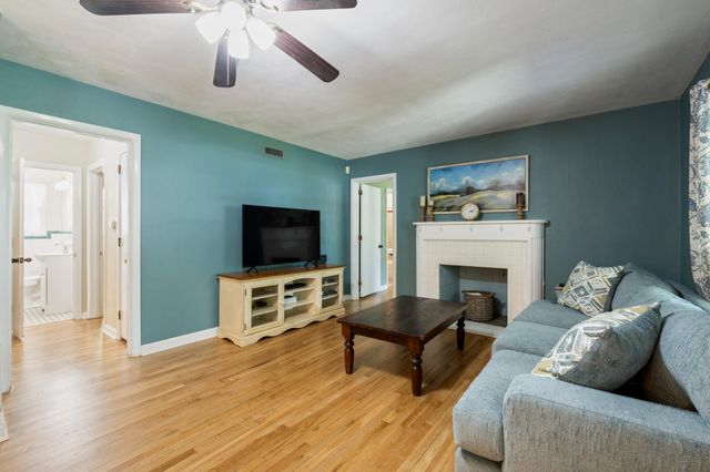 422 Fairpoint Drive, Gulf Breeze, FL 32561