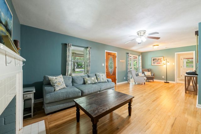 422 Fairpoint Drive, Gulf Breeze, FL 32561