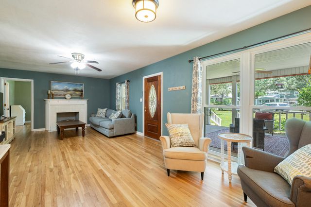 422 Fairpoint Drive, Gulf Breeze, FL 32561