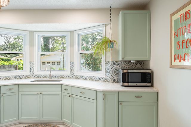 422 Fairpoint Drive, Gulf Breeze, FL 32561