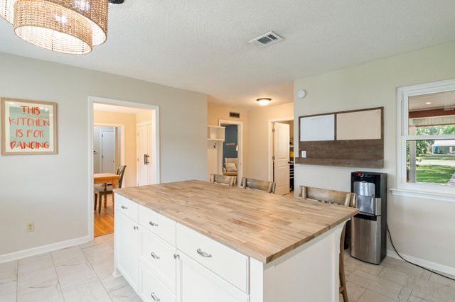 422 Fairpoint Drive, Gulf Breeze, FL 32561