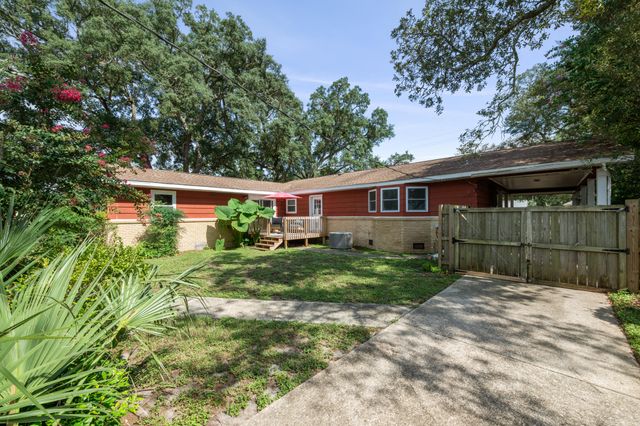 422 Fairpoint Drive, Gulf Breeze, FL 32561