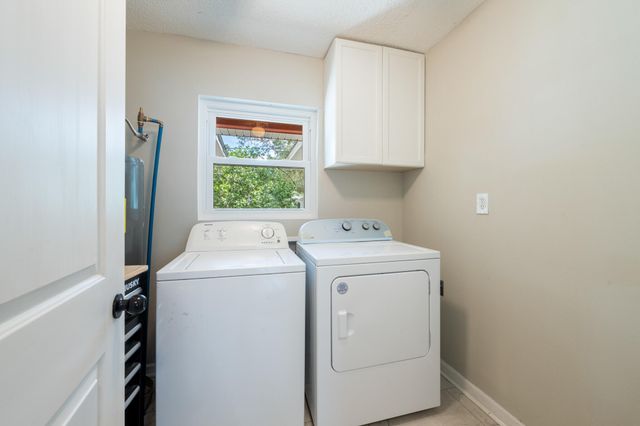 422 Fairpoint Drive, Gulf Breeze, FL 32561