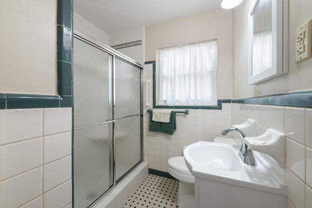 422 Fairpoint Drive, Gulf Breeze, FL 32561